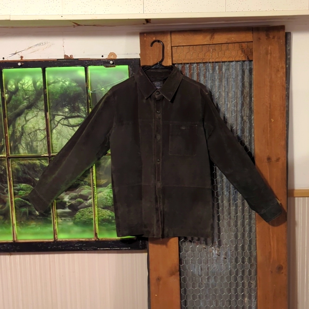 Crazy horse. Green suede jacket suede material lined with silky nylon. Button up